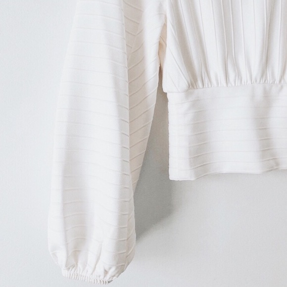 H&M • Bell Sleeve 70’s Style Top - Picture 3 of 4